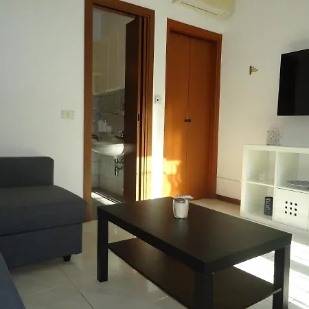 Private Bedroom With Private Bathroom Homestay