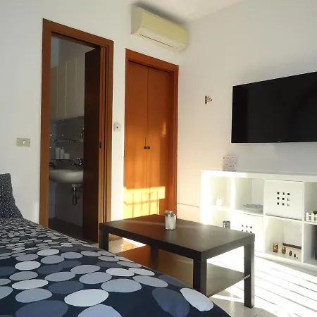 Private Bedroom With Private Bathroom *