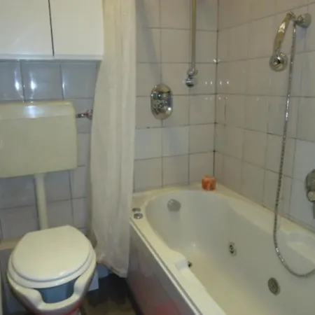 Private Bedroom With Private Bathroom Homestay Milan
