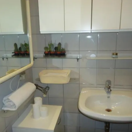 Homestay Private Bedroom With Private Bathroom Milan