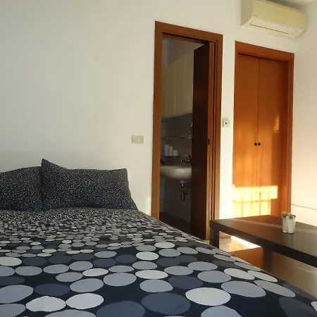 Quarto em Acomodações Particulares Private Bedroom With Private Bathroom Milão