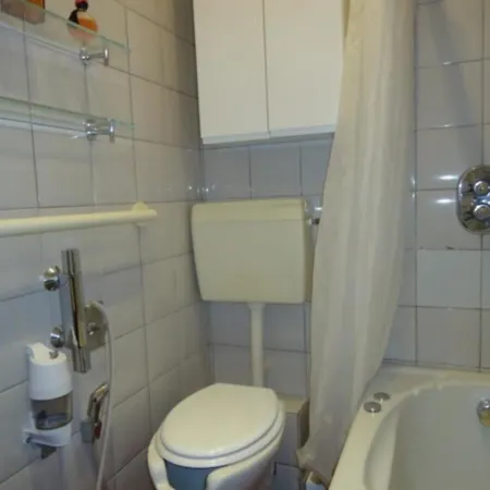 Private Bedroom With Private Bathroom Quarto em Acomodações Particulares Milão